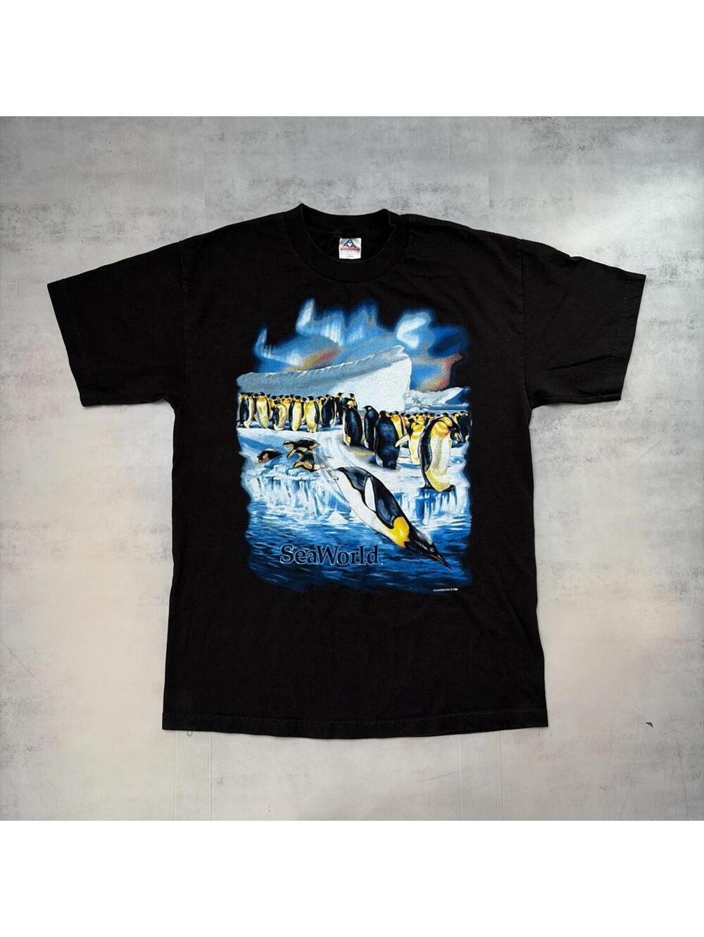 Vintage 1999 Black Sea World Nature T-Shirt